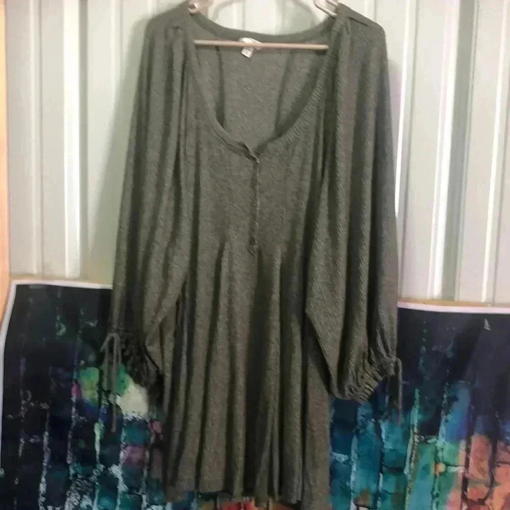 Terra & sky 1X heathered olive green top/blouse plus size